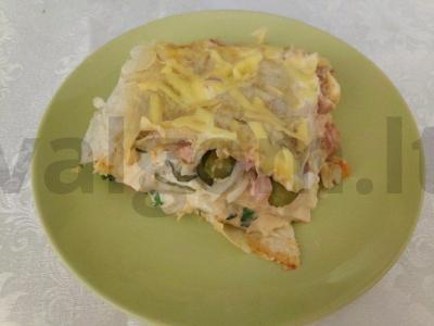 Purus pitos pyragas su kumpiu, daržovėmis ir sūriu pagrindine nuotrauka