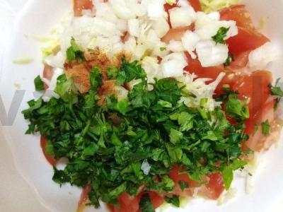 Sveikos vegetariškos salotos su avokadais Žingsnis 3