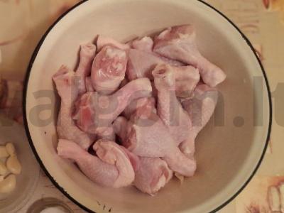 Kepti vištienos blauzdelės česnakų ir imbiero marinate Žingsnis 1