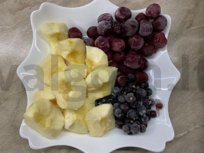 Obuolių kompotas su vyšniomis ir serbentais Žingsnis 1