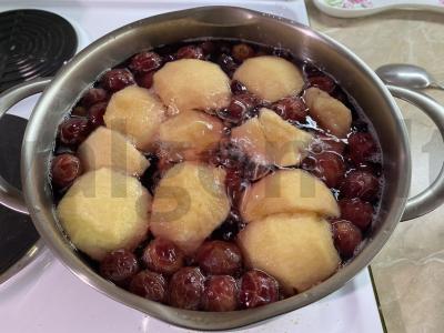 Obuolių kompotas su vyšniomis ir serbentais Žingsnis 2