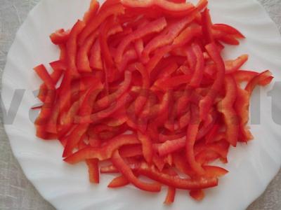 Neįprastos pomidorų, paprikų ir keptų cukinijų salotos Žingsnis 2