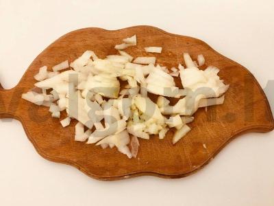 Įspūdingos salotos iš džiūvėsėliuose keptos raudonos žuvies ir daržovių Žingsnis 2