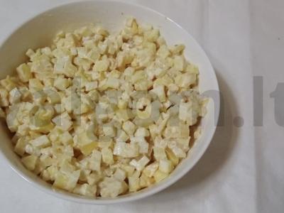 Skanios salotos su ananasais pagrindine nuotrauka