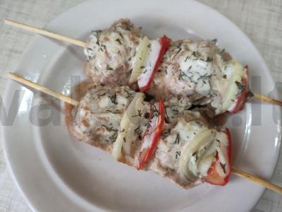Maltos mėsos kebabai su grietine orkaitėje pagrindine nuotrauka