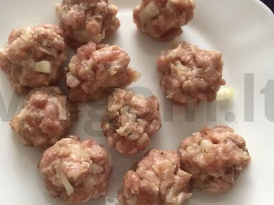 Ryžiai su mėsos kukuliais ir daržovėmis Žingsnis 1