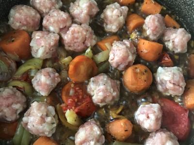 Ryžiai su mėsos kukuliais ir daržovėmis Žingsnis 2