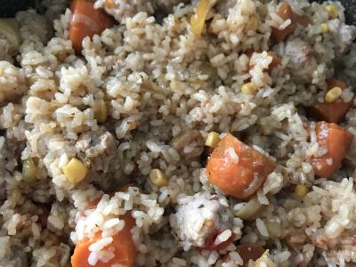 Ryžiai su mėsos kukuliais ir daržovėmis pagrindine nuotrauka