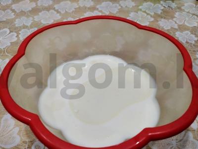 Pica su dešra ir marinuotais agurkais Žingsnis 1