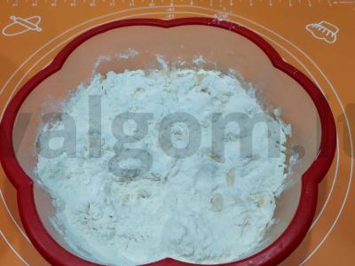 Pica su dešra ir marinuotais agurkais Žingsnis 2