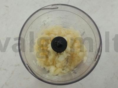 Švelnios salotos su ananasais ir jūros kokteiliu Žingsnis 1