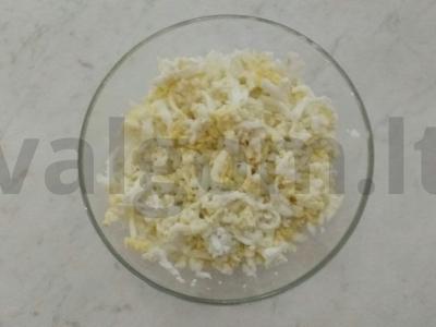 Švelnios salotos su ananasais ir jūros kokteiliu Žingsnis 3