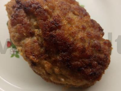 Sultingi kiaulienos ir moliūgų kotletai pagrindine nuotrauka