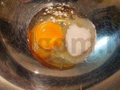 Grietinės blyneliai su uogomis Žingsnis 1