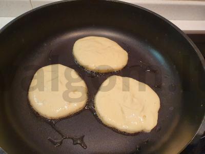 Grietinės blyneliai su uogomis Žingsnis 5