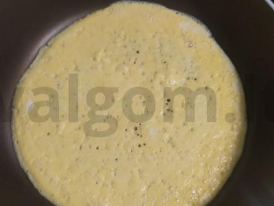 Žuvies ir agurkų omletas Žingsnis 1