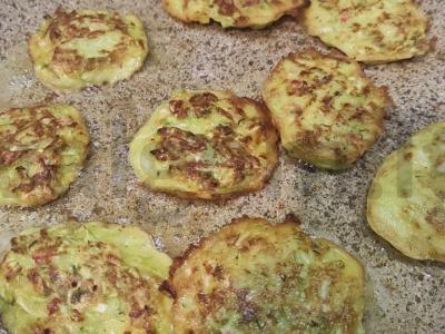 Fritters su cukinijomis ir krabų lazdelėmis Žingsnis 4