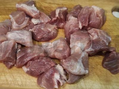 Sultinga kiaulienos nugarinė su daržovėmis Žingsnis 3