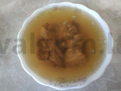 Tradicinis naminis šaltibarštis iš kumpių ir kiaulienos blauzdų pagrindine nuotrauka