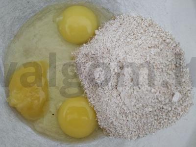 Avižiniai blyneliai su sūrio ir daržovių įdaru Žingsnis 1