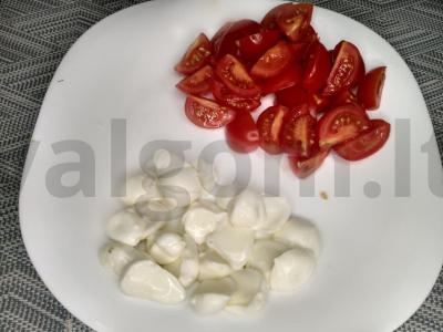 Salotos su tunu ir putpelių kiaušiniais Žingsnis 2