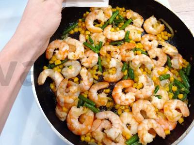 Vietnamietiški ryžiai su krevetėmis ir ananasais Žingsnis 1