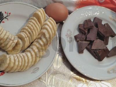 Bananų ir šokolado pyragėliai Žingsnis 1