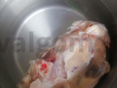 Labiausiai paplitusi vištienos sriuba Žingsnis 1