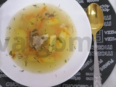 Labiausiai paplitusi vištienos sriuba pagrindine nuotrauka