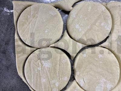 Sluoksniuotos tešlos kepiniai volovanes Žingsnis 1