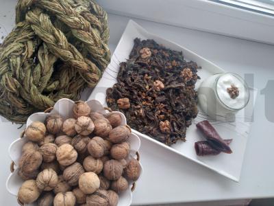 Aveluk su graikiniais riešutais pagrindine nuotrauka