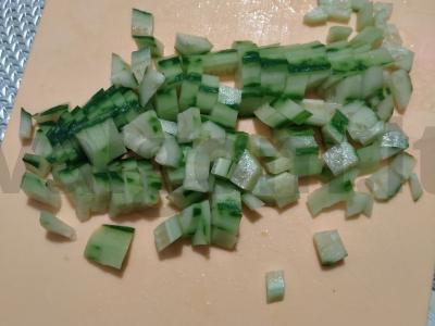 Lengvos šviežių daržovių salotos su mišriomis sėklomis Žingsnis 3