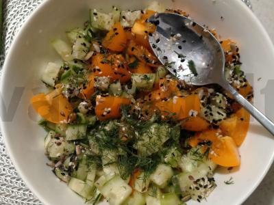 Lengvos šviežių daržovių salotos su mišriomis sėklomis Žingsnis 6