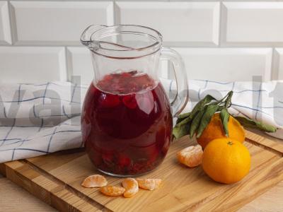 Mandarinų ir šaldytų uogų kompotas Žingsnis 3
