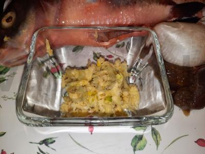 Orkaitėje su česnakais, druska ir prieskoniais keptas brėtlingis Žingsnis 2