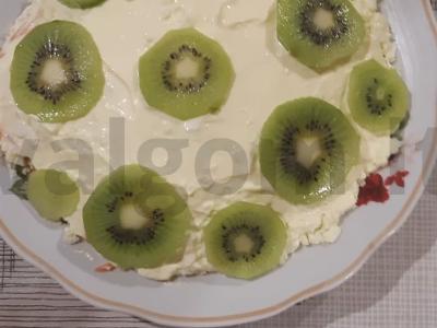 Neįprastos kivių salotos pagrindine nuotrauka