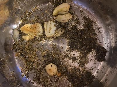 Makaronų lankai su krevetėmis Žingsnis 1