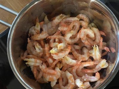 Makaronų lankai su krevetėmis Žingsnis 2