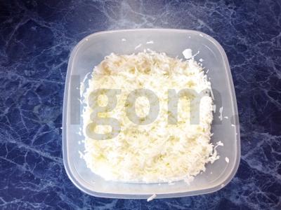 Švelnios salotos "Mimosa" su sūriu Žingsnis 1