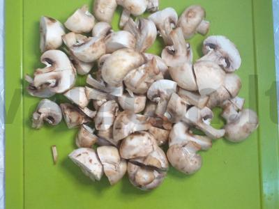 Aromatingi kreminiai grybai su sūriu Žingsnis 1