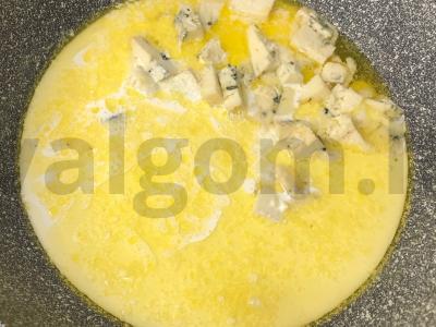 Tagliatelle makaronai su gorgonzolos sūriu ir graikiniais riešutais Žingsnis 3