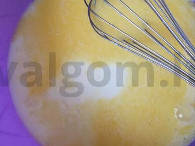 Mieliniai keksiukai su pienu prie arbatos Žingsnis 3