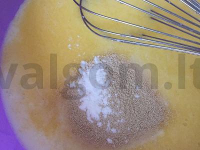 Mieliniai keksiukai su pienu prie arbatos Žingsnis 4