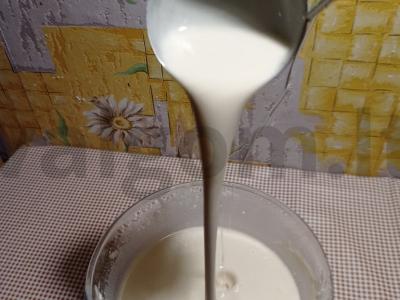 Blyneliai ant rūgpienio "Biudžetas" Žingsnis 3