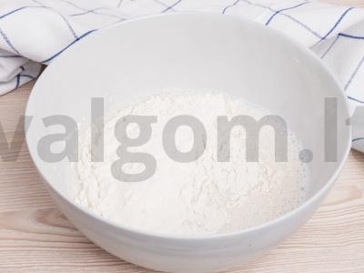 Kalėdinis stollen su migdolais Žingsnis 1