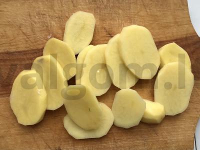 Žiedinių kopūstų troškinys su bulvėmis vakarienei Žingsnis 2