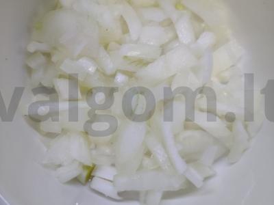 Salotos "Luchok" su obuoliu, vištienos kiaušiniu ir sūriu Žingsnis 1