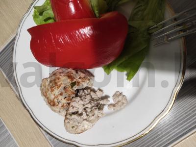 Dviejų rūšių maltos mėsos kotletai su varške pagrindine nuotrauka