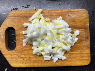 Pavasario salotos su ridikėliais, kiaušiniais ir agurkais Žingsnis 3