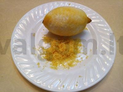Švelnus ispaniškas senamadiškas desertas, vadinamas keptu pienu. Žingsnis 1